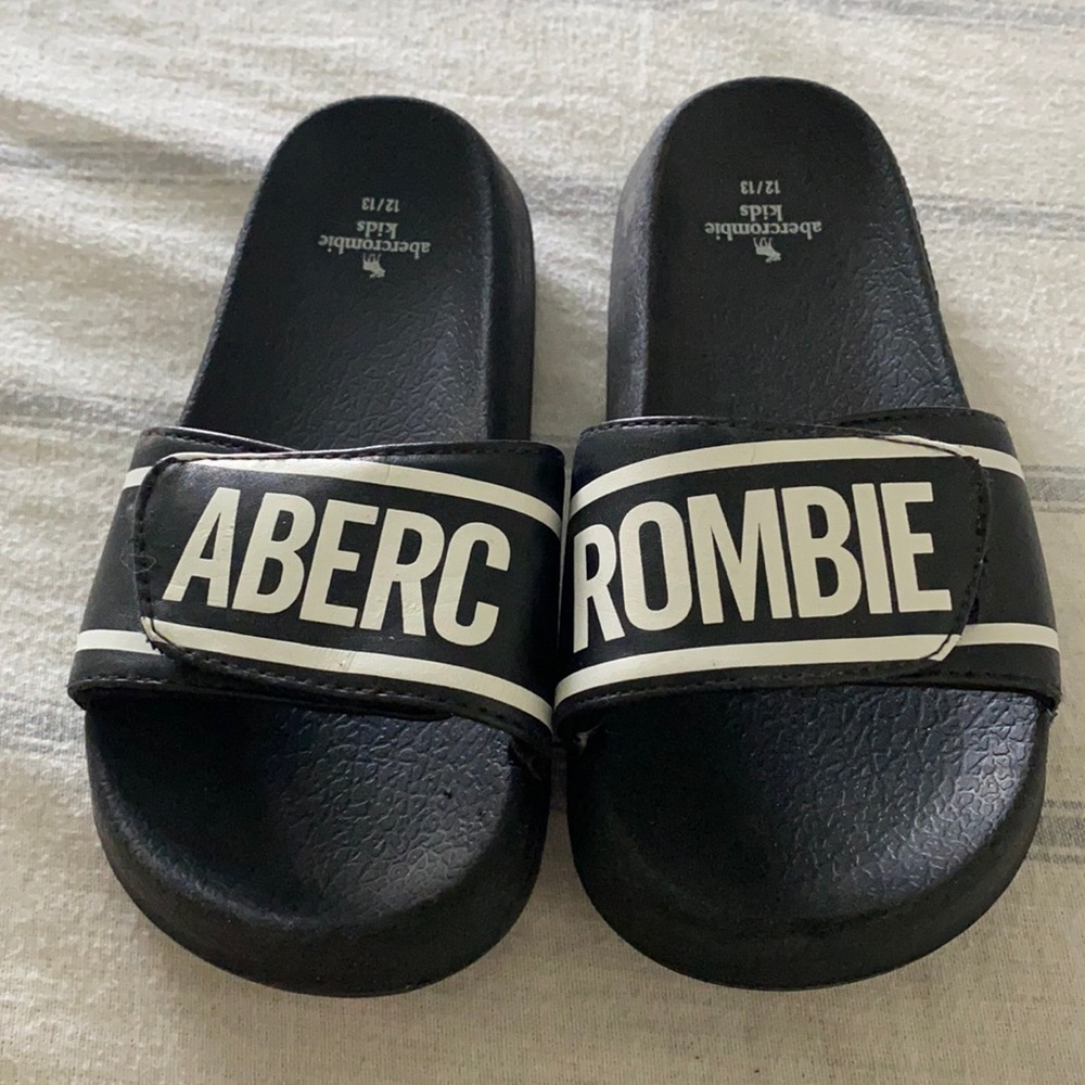Abercrombie kids slides. Size 12/13
